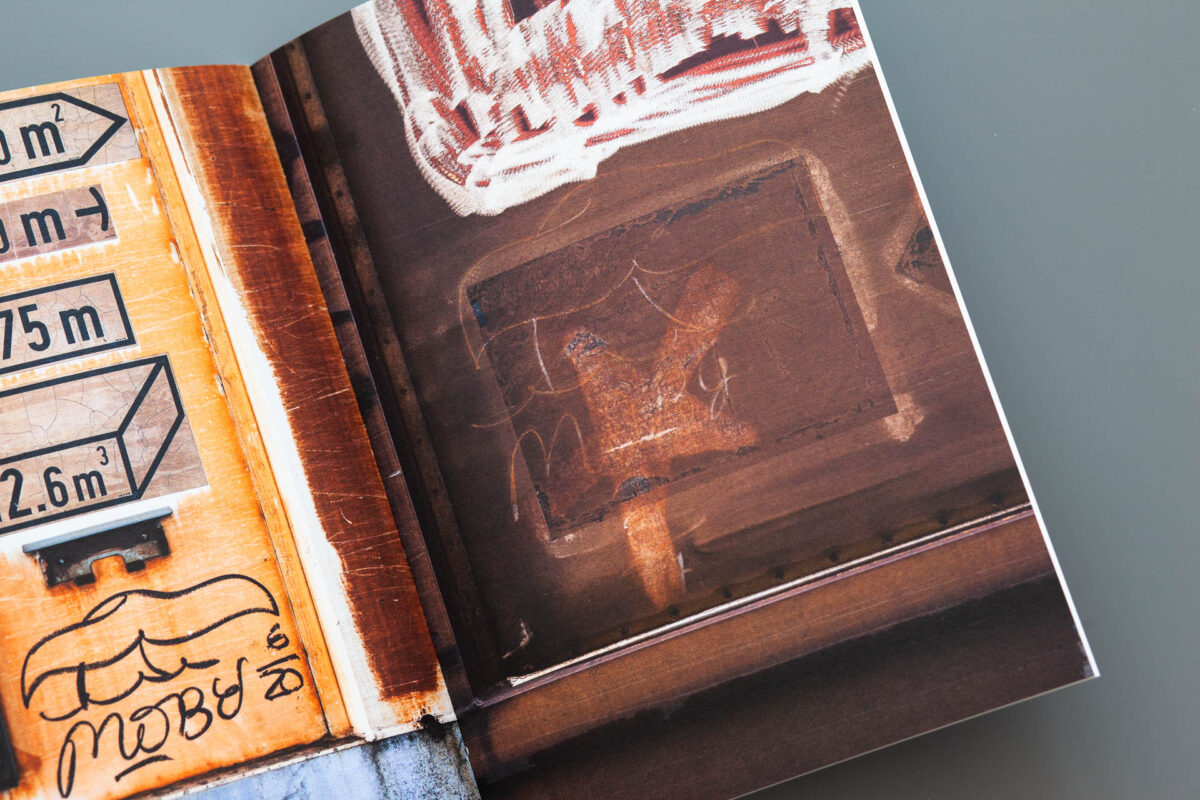 MOBY – Expect Anything